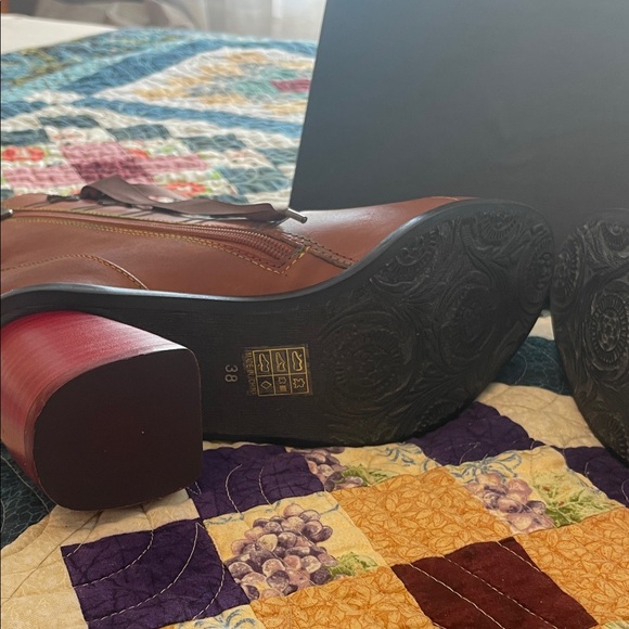 Chelsea Crew Tan Lace-Up Women's Boots - Picture 9 of 13